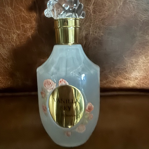 Elegant Floral Glass Perfume Bottle with Gold Accents Vanilla Sky - Picture 2 of 8